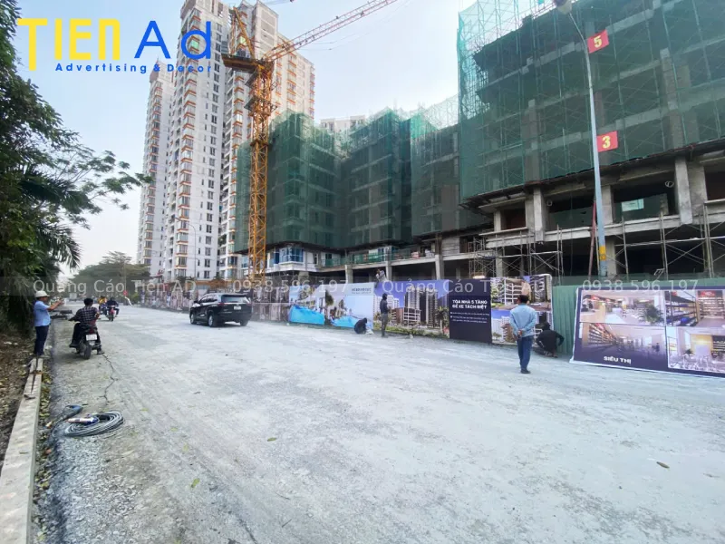 Thi công hàng rào công trình cho Intresco dự án khu dân cư 13E - 2
