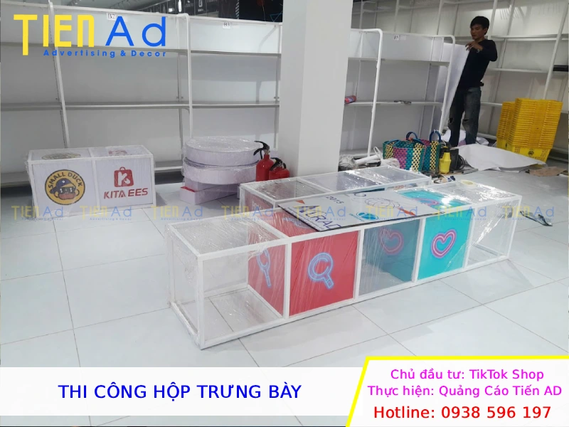 Thi công hộp trưng bày