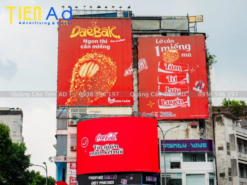 Thi công thay bạt pano ốp tường