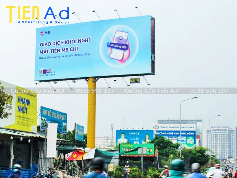 Tiến AD hỗ trợ thi công hệ thống ánh sáng cho pano quảng cáo ngoài trời