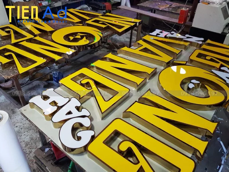 Trường hợp nên chọn chữ nổi mica thay vì các chất liệu khác