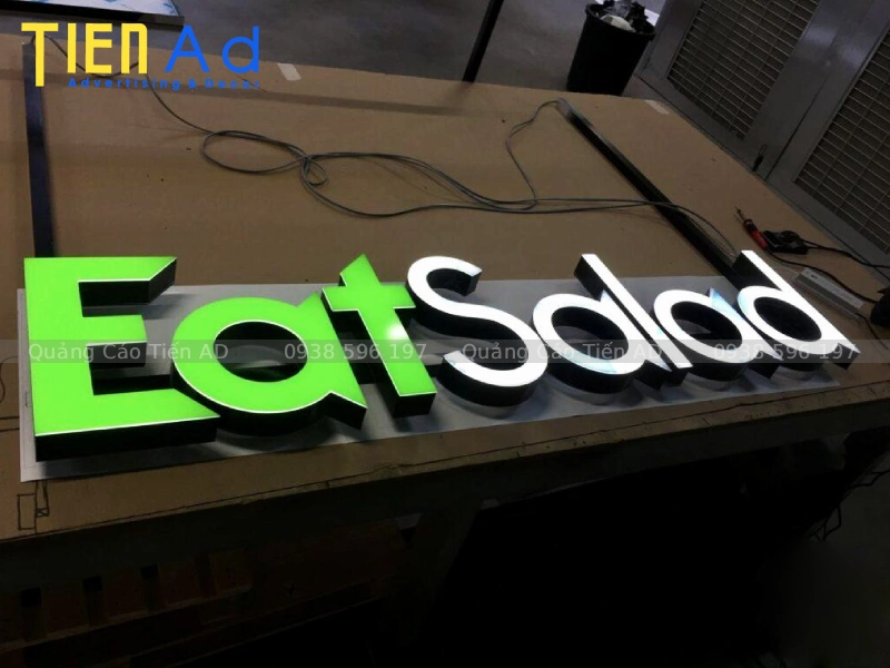 Ưu điểm và nhược điểm của chữ nổi mica viền inox