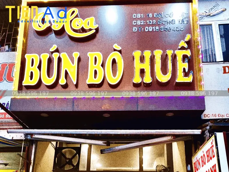 Vị trí lắp đặt bảng hiệu bún bò Huế thu hút sự chú ý của khách hàng
